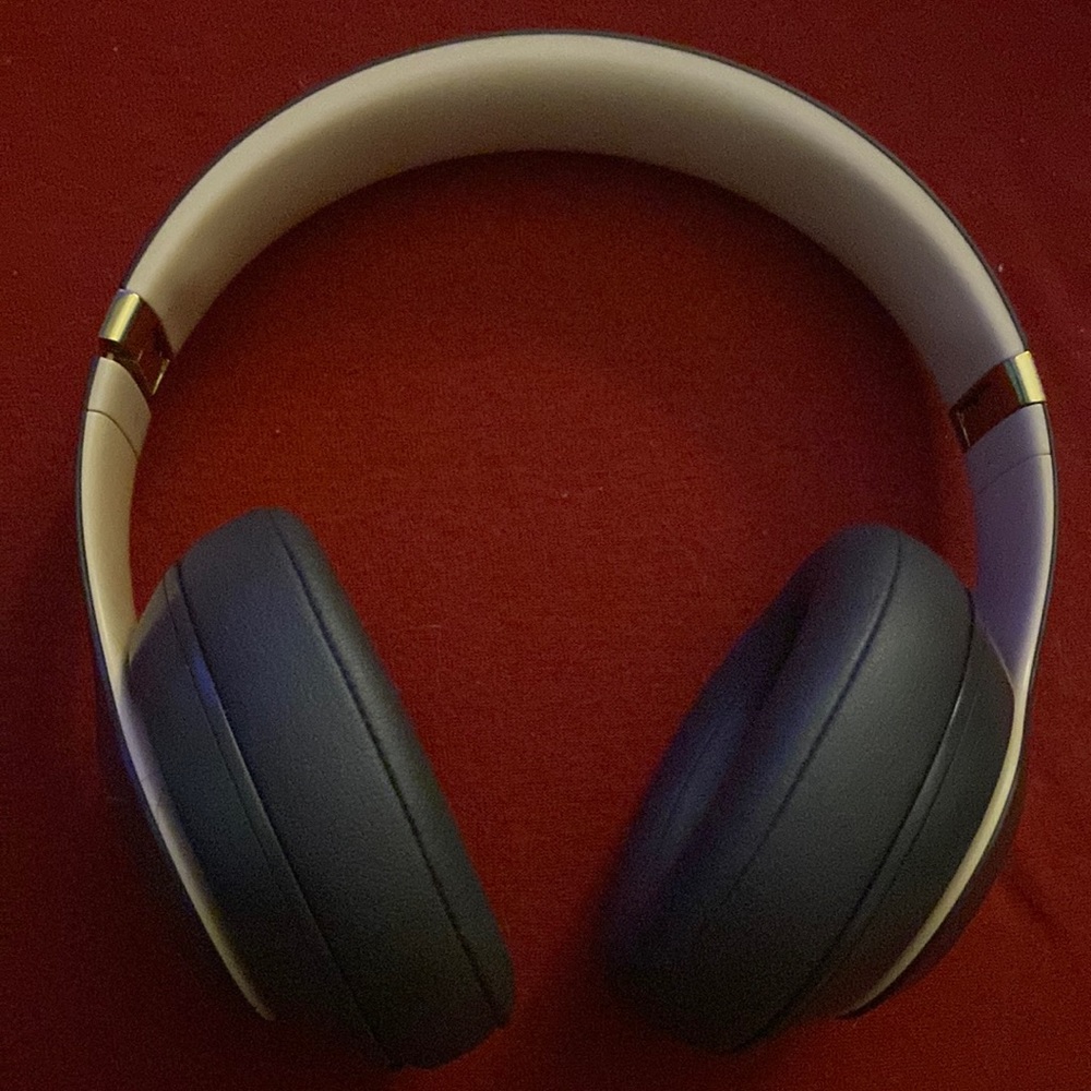 Beats solo 3 wireless (no accessories)